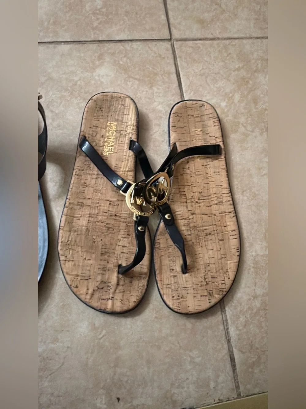Lot mk sandals